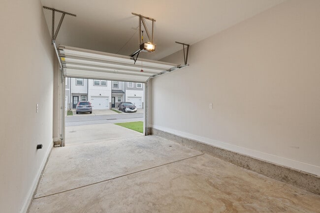 Building Photo - 314 Sumac Trail