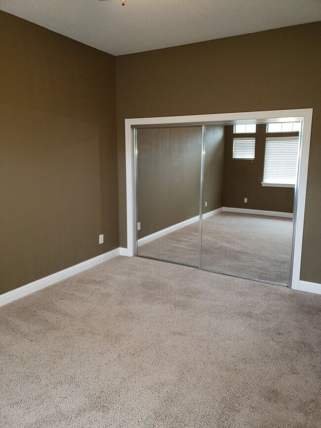 Building Photo - LARGE 3 BED 2 BATH HOUSE IN LAKE CALIFORNIA