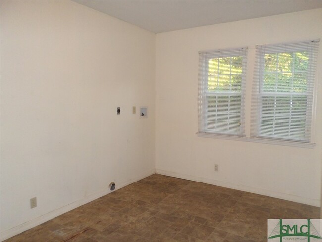 Building Photo - 141 Rommel Ave