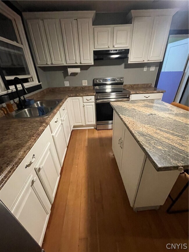 Building Photo - 47 Center St