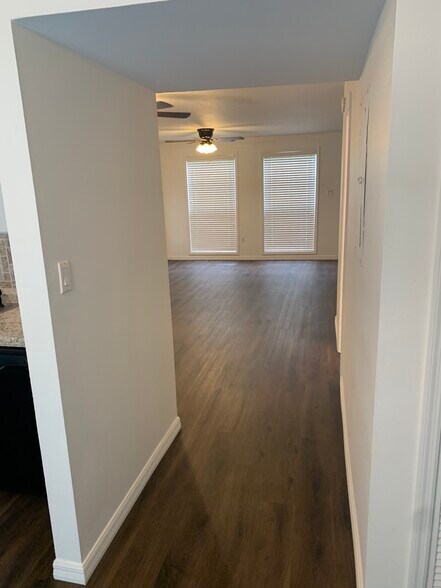 Building Photo - 5850 Cypress Gardens Blvd