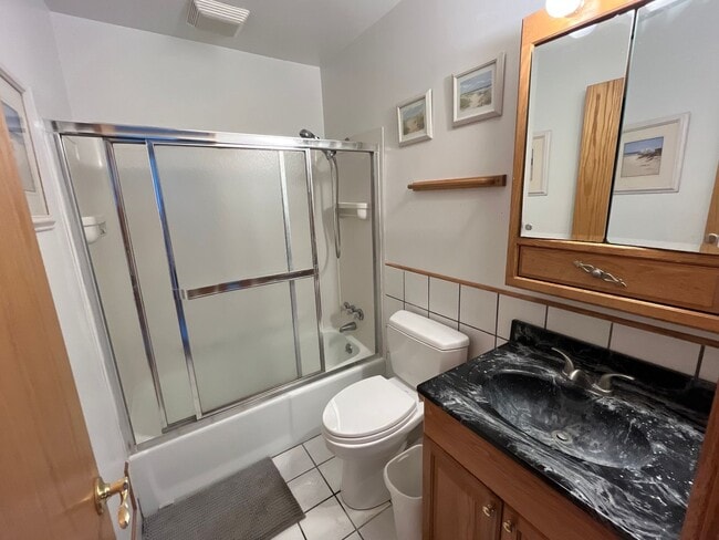 Building Photo - Partially Furnished 2-bedroom, 1 bathroom ...