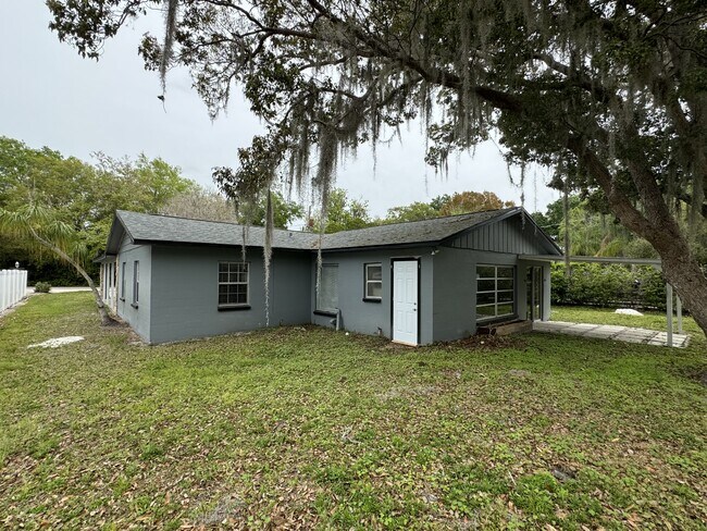 Building Photo - 18140 Oakdale Rd