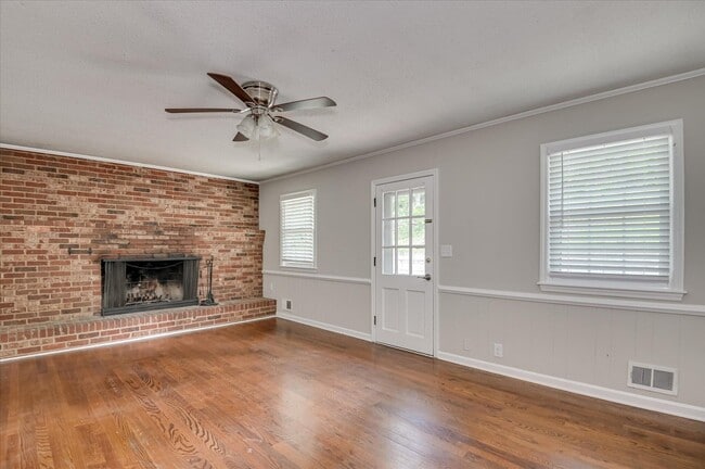 Building Photo - 986 Campbellton Dr