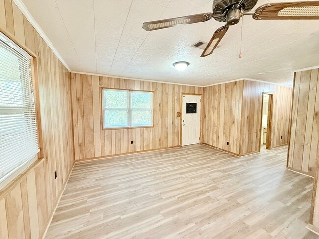 Building Photo - Charming 2-Bedroom Cottage On 1.25 Acres