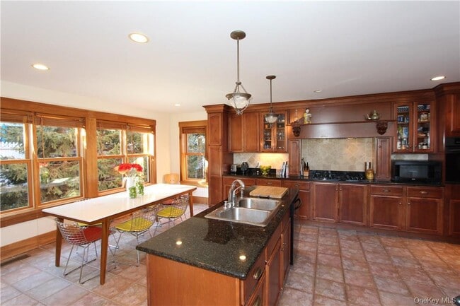 Building Photo - 114 Mt Pleasant Ave