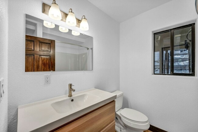 Building Photo - 638 N Martin Dr
