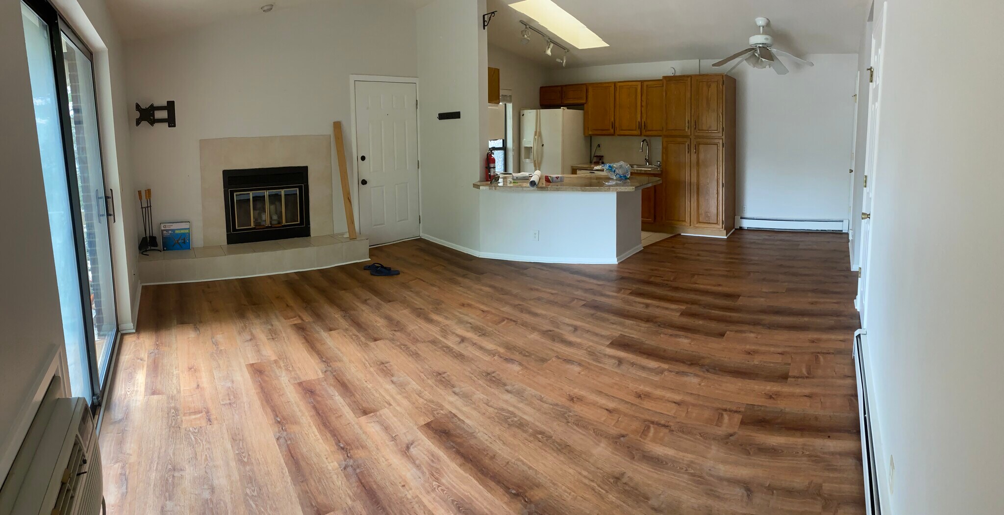 Working fireplace - 2800 Kalmia Ave