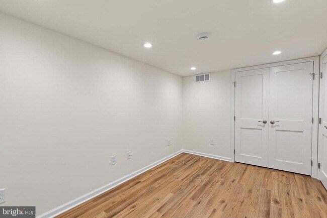 Building Photo - 706 Sonora Ave