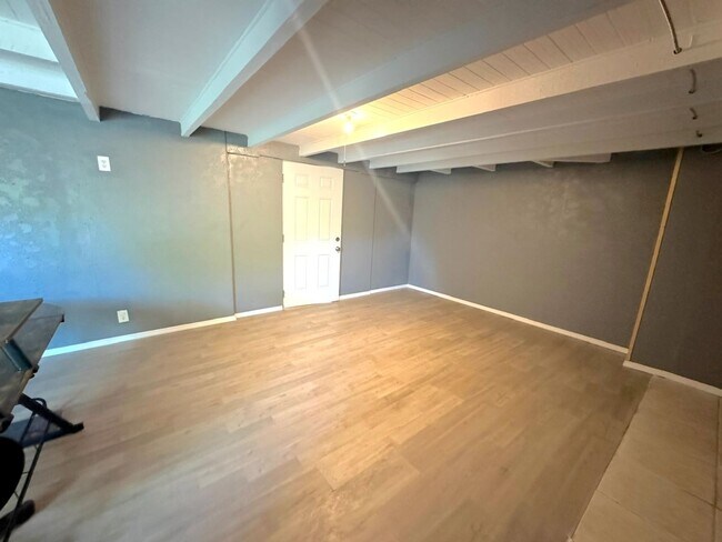 Building Photo - Spacious 2-Bed/2-Bath + Bonus Room Home for Rent in Bradenton, FL!