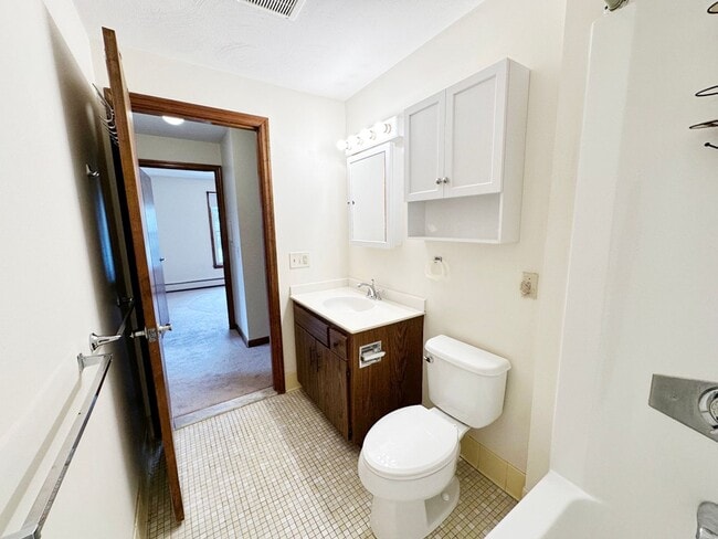 Building Photo - Holden: 2 Bed 1 Bath, Heat & Hot Water Inc...