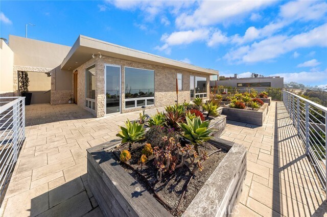 Building Photo - 3355 Alta Laguna Blvd