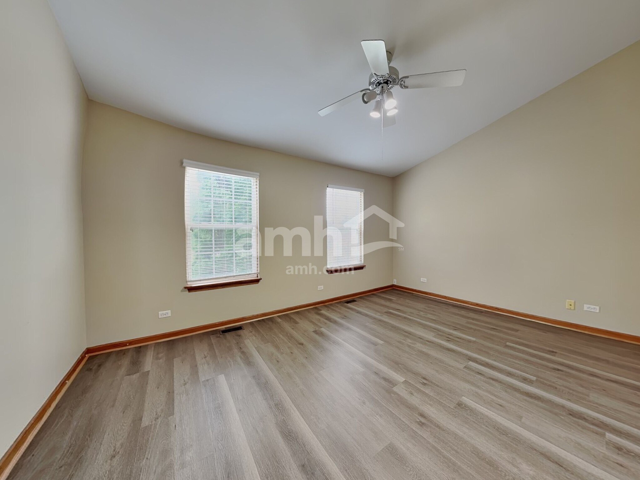 Building Photo - 775 Highview Ct
