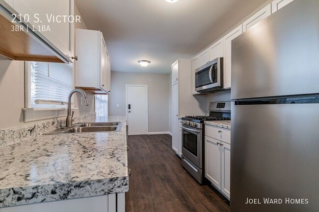 Building Photo - 210 S. Victor-