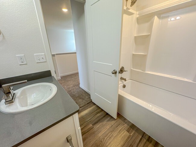 Building Photo - 1633 Elsie Jean Trl