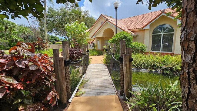 Building Photo - 3360 Pinewalk Dr N