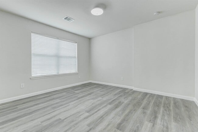 Building Photo - 7027 Parkford Meadow Dr