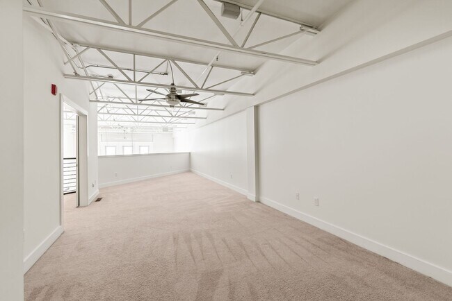 Building Photo - The Gallery Lofts, 2 Bedroom Condo minutes...