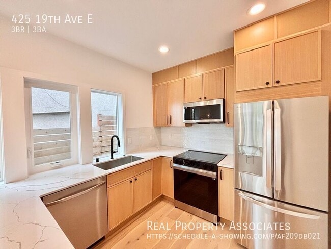 Building Photo - 425 19th Ave E