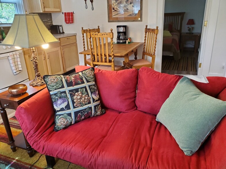 Building Photo - 204 E 3rd Ave