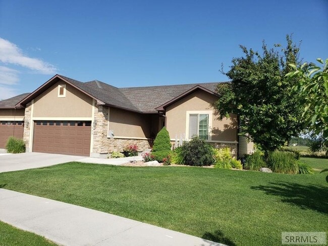Building Photo - Charming 3-Bedroom, 2-Bathroom Twin Home in Stonebridge Subdivision