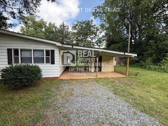 Building Photo - 102 Horseshoe Bend