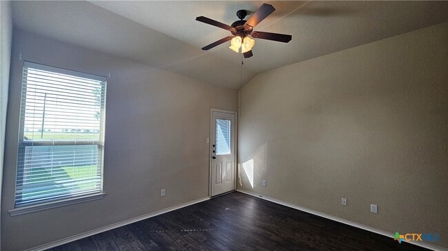 Building Photo - 538 Creekside Cir