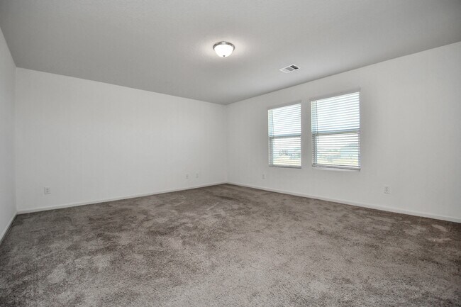 Building Photo - 4910 Highland Spgs Dr