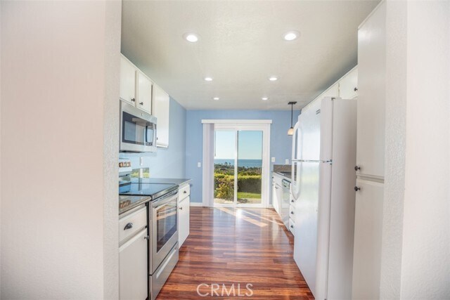 Building Photo - 38 Corniche Dr