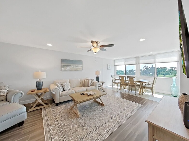 Building Photo - 2620 Cove Cay Dr