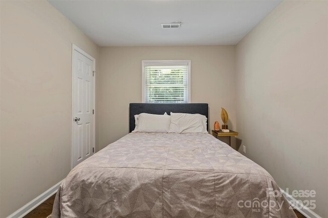 Building Photo - 2521 Dora Dr