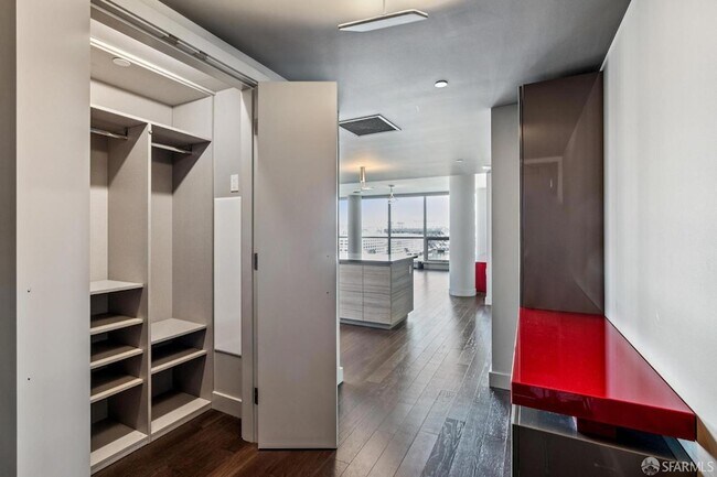 Building Photo - 708 Long Bridge St