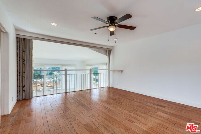 Building Photo - 230 S Catalina Ave