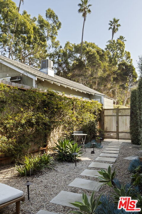 Building Photo - 601 Crestmoore Pl