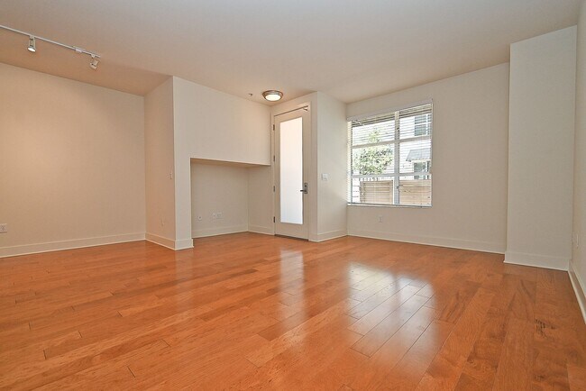 Building Photo - 1 E Julian St