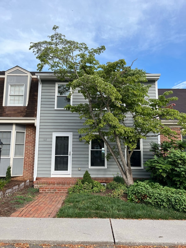 Building Photo - 122 Greenbrier Dr