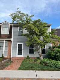 Building Photo - 122 Greenbrier Dr