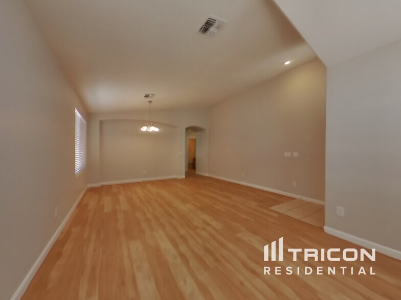 Building Photo - 15480 W Yucatan Dr