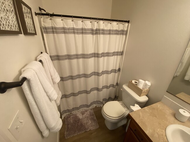 Upstairs Bathroom #2 - 1280 SW Selway Ln