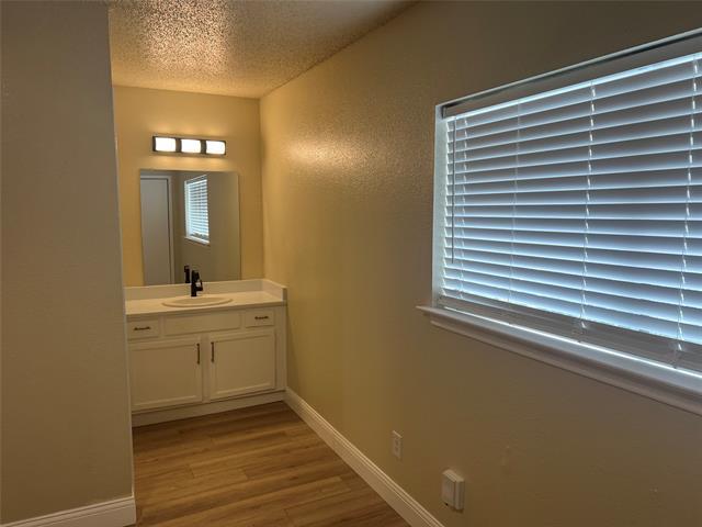 Building Photo - 404 Central Park Dr