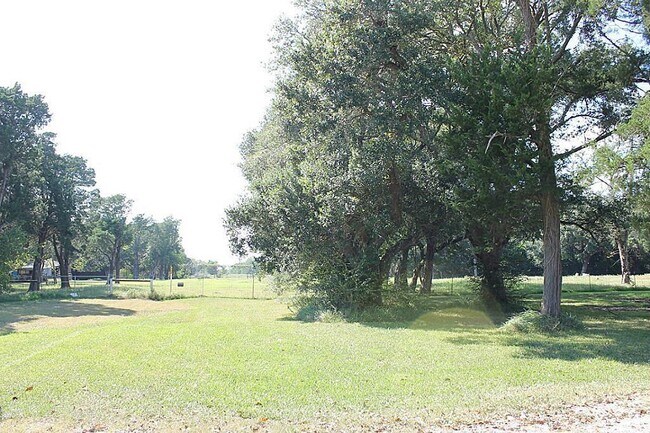 Building Photo - 1004 Farm to Market 646 Rd N