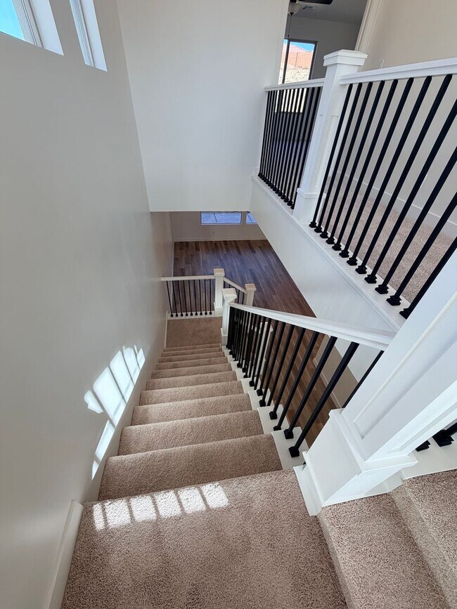 Building Photo - Beautiful Brand new 4 bedroom, 2.5 bathroom home in St George!