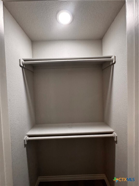 Building Photo - 2108 Saulsbury Dr