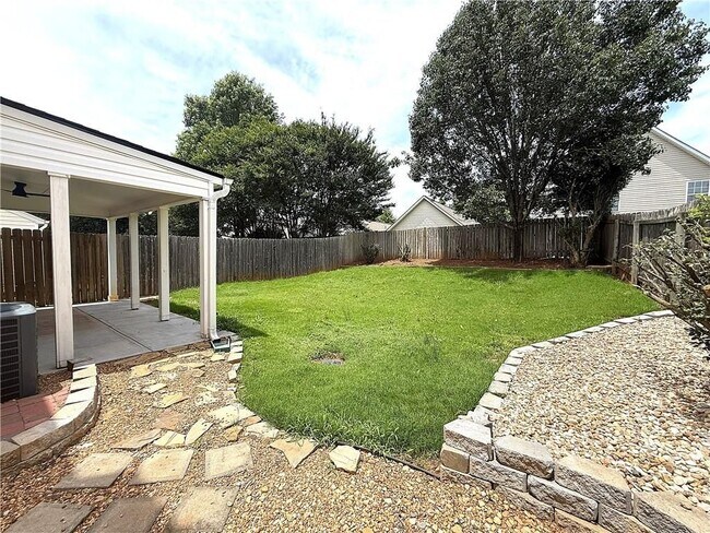 Building Photo - 2150 Lexington Ln