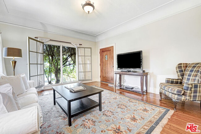 Building Photo - 619 N Plymouth Blvd