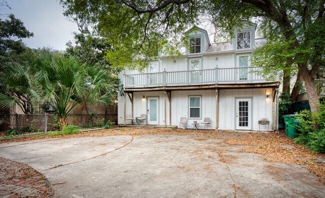 Building Photo - 215 Beauregard St