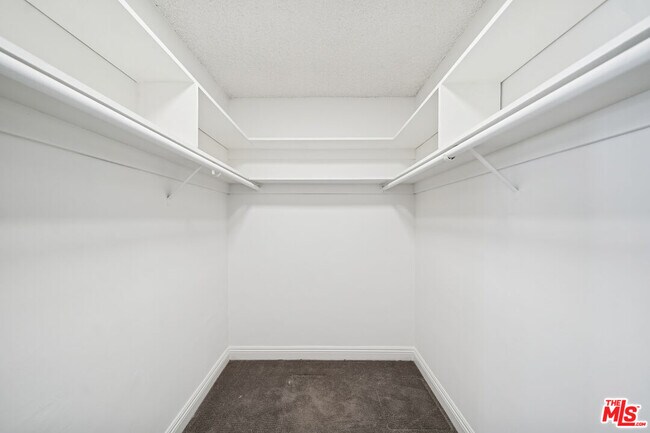 Building Photo - 131 Orlando Ave