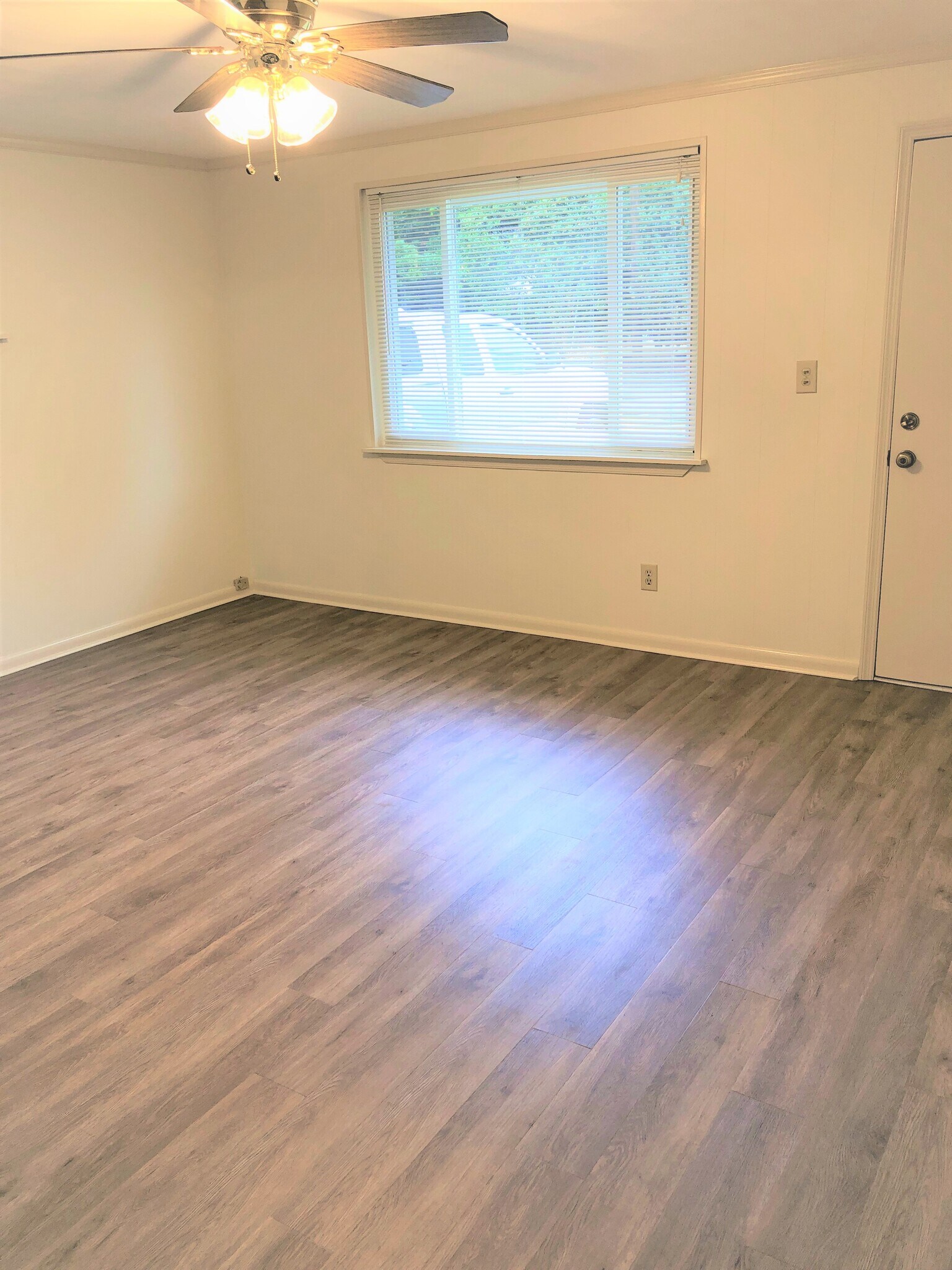 Building Photo - 5602 Shorewood Ln