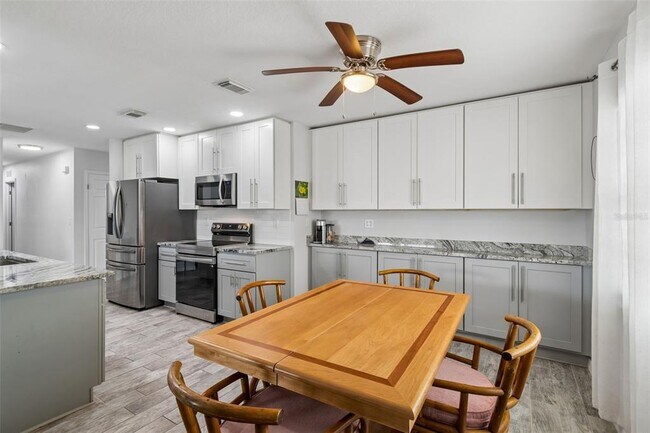 Building Photo - 5440 Leahy Ln