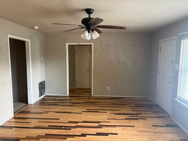 Building Photo - $1,500 Move-In Special